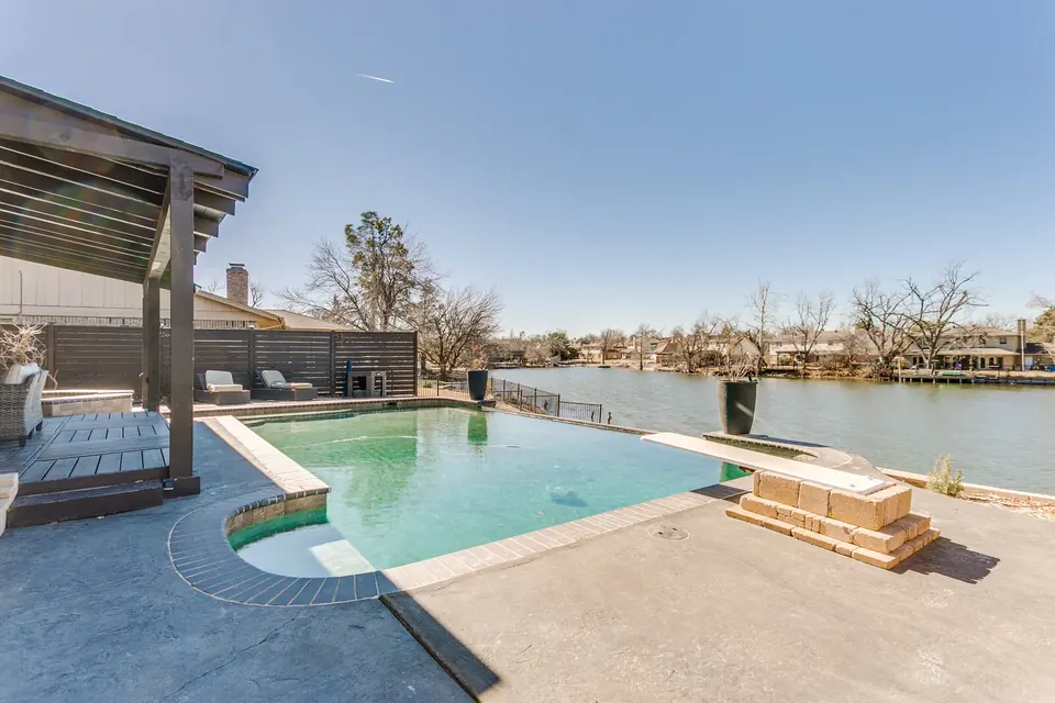 Lakefront Manor — Twin Lakes vacation rental with infinity pool