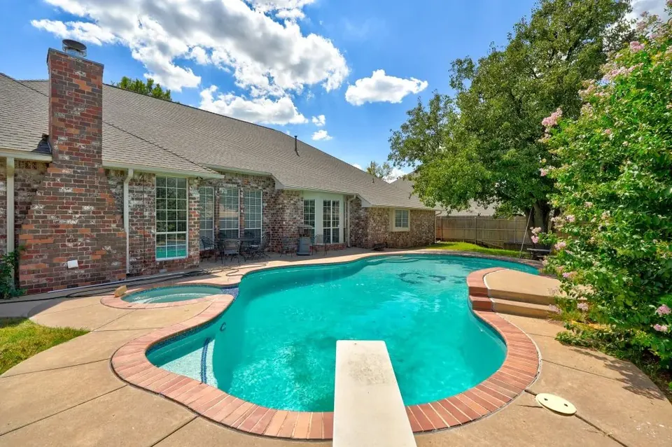 Remington Manor — sleeps-16 Oklahoma City rental with heated pool